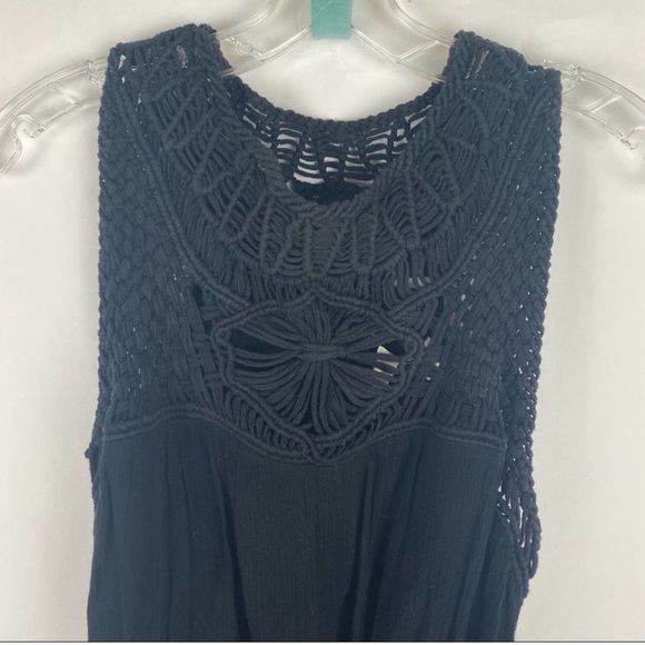 Beautiful flowy black linen type material with rope belt and exquisite neckline - Picture 3 of 4